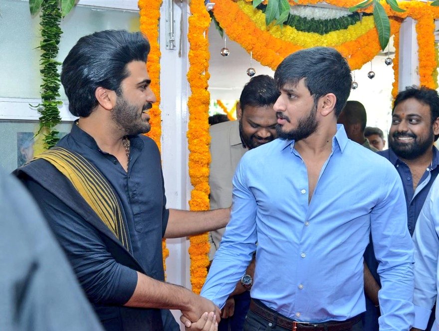 All the Very Best to @actor_Nikhil and entire team of #SPY from @ImSharwanand fan's 😍❤️

#Sharwanand𓃵 #SharwAnand #Sharwa #sharwa35 #krithishetty #prabhas #ramcharan #Nikhil
#NikhilSiddhartha #ranadaggubati 
@ImSharwanand 

#SPYMovie