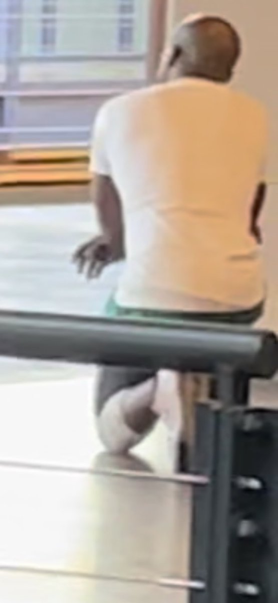 <a href="/KING5Seattle/">KING 5 News</a> <a href="/SeattlePD/">Seattle Police Department</a> Photo from Chris Johnson who was inside Gold’s Gym when he saw this man with a gun (left) outside the entrance. Chris told me he had the other man (right) held at gunpoint <a href="/KING5Seattle/">KING 5 News</a>