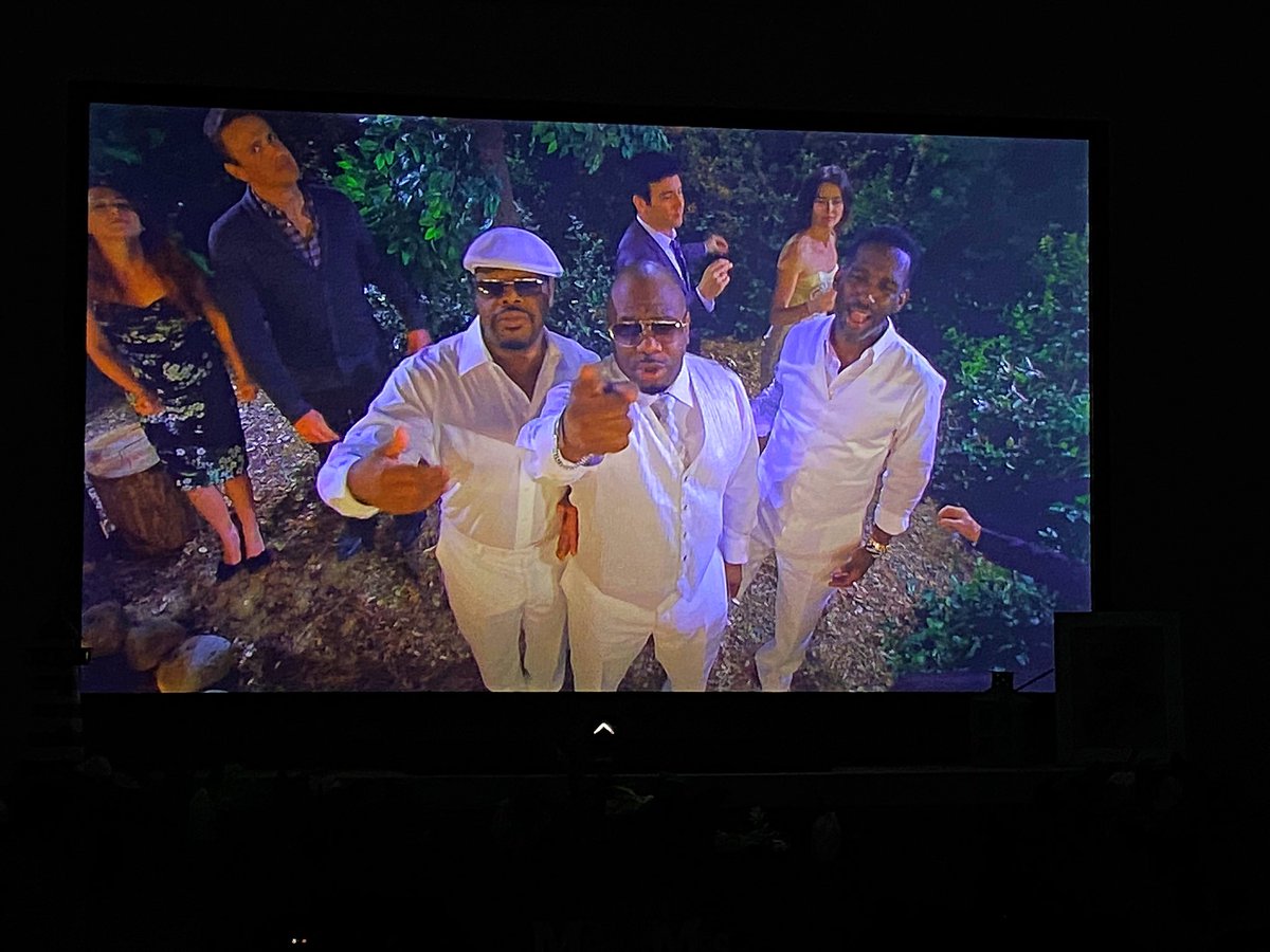 #BoyzIIMen appearing in #HowIMetYourMother to sing the “I just got slapped” jam will always get me 🤣🤣