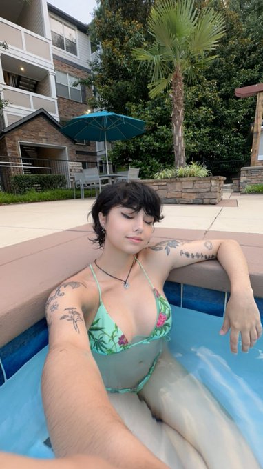 summer lovin https://t.co/sKig4pDYKU