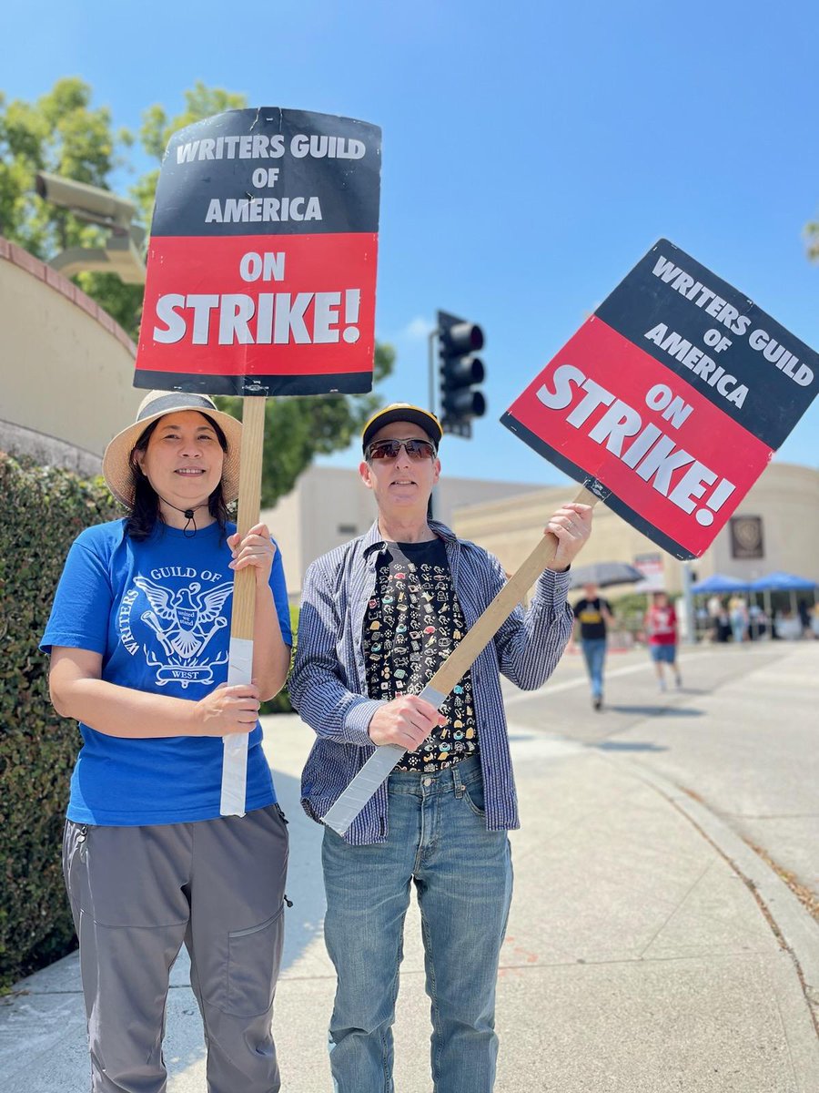 Writers on strike! On the picket lines in Burbank with @IrisYamashita