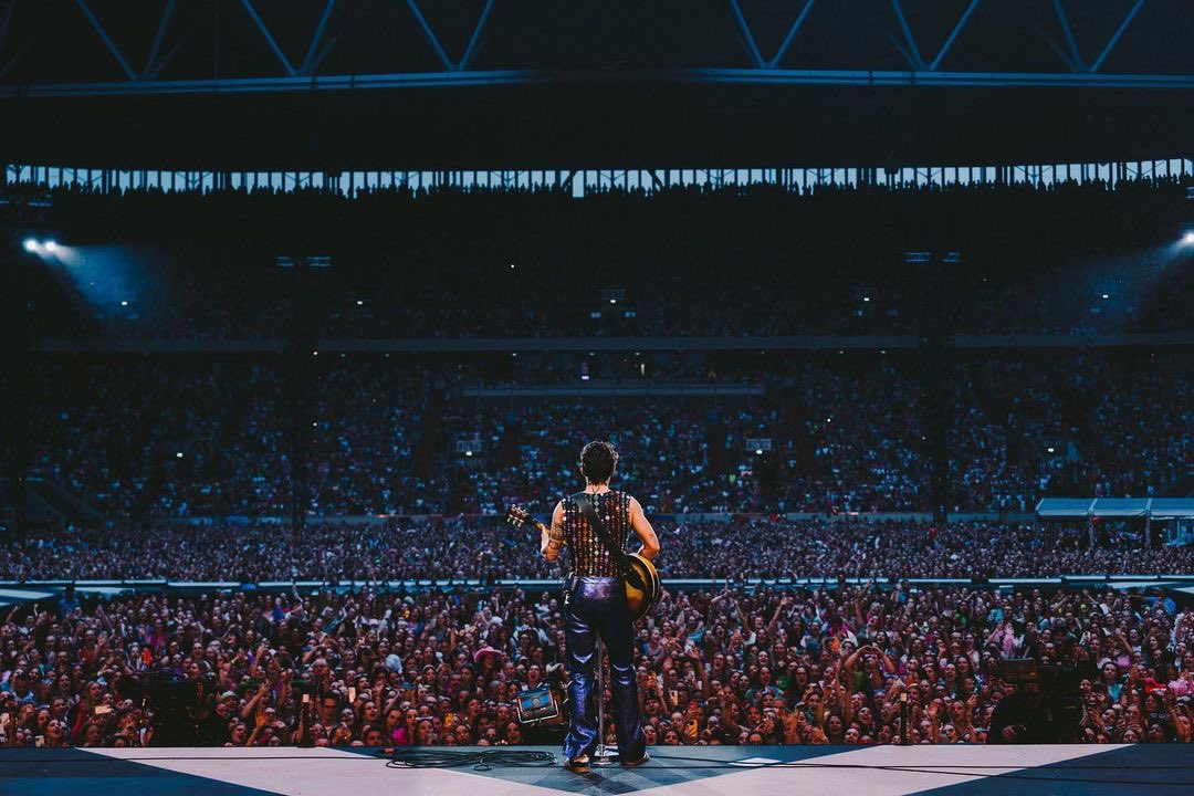 Harry via Instagram:

“Love On Tour. Düsseldorf II. June, 2023.”