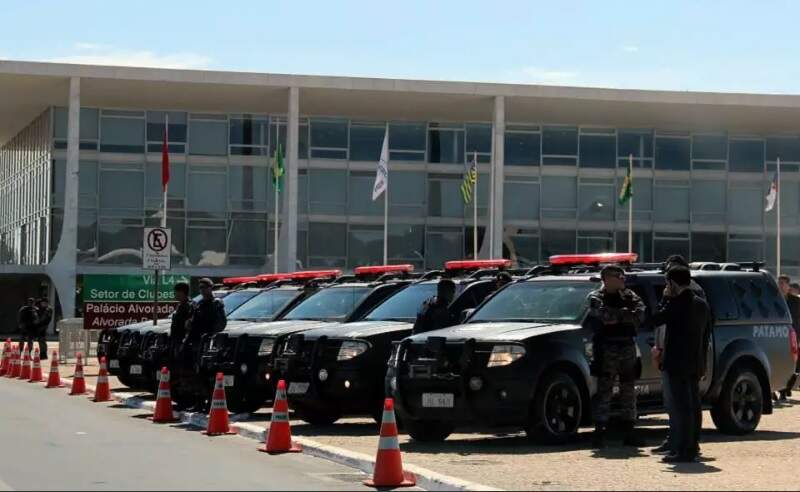 jadsonlimanovo's tweet image. Governo #encaminha ao #Congresso #projeto #sobre #reajuste #das #forças de #segurança do DF 
O #Governo ... Saiba mais sobre ese conteúdo no site Brasil em Pauta Noticias.
Clique no Link: is.gd/7FteVf #brasil #economia #política