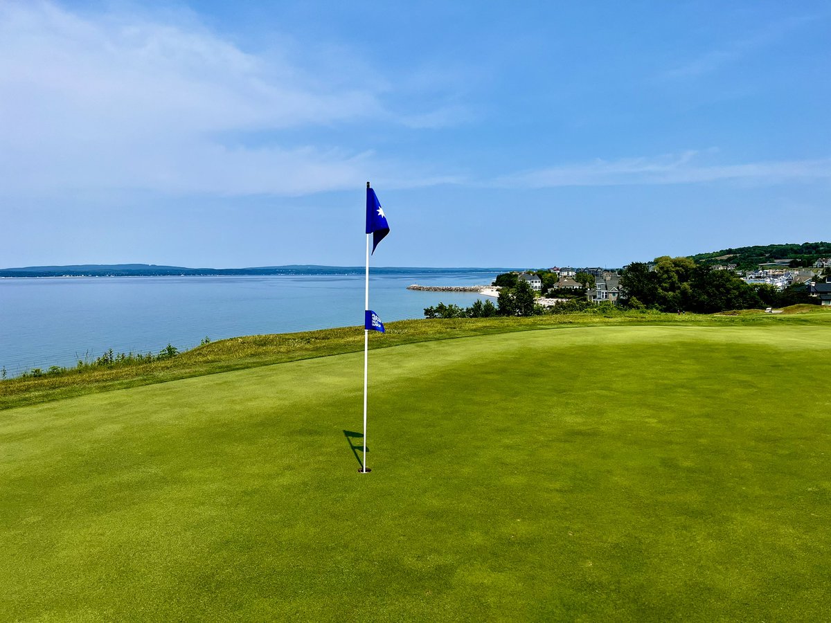 golfspybarbajo's tweet photo. A grand, grand day at Bay Harbor in Michigan. Awesome views and a really exceptional experience. #BoyneGolf https://t.co/X5JEhTrWzG