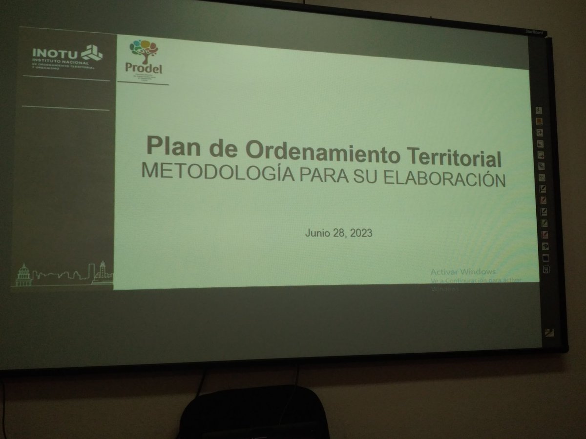 AnelisMariaM's tweet photo. En la Junta Nacional de Coordinación #Prodel, @IPFisica presenta la metodología para la elaboración del Plan de Ordenamiento Territorial del municipio, su articulación con la estrategia de desarrollo como herramientas para un buen ejercicio de la administración pública #Cuba https://t.co/IO1qh1HB8V