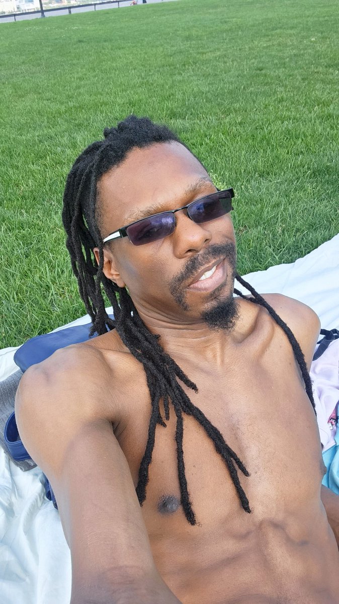 KareemMcJagger's tweet photo. I woke up "early" to enjoy the sun at the Hoboken Waterfront today, and the only other people on The Pier were a Black couple with a very involved lunch setup

We're talking matching blanket &amp; parasol, lace half teepee for added shade/privacy, small wicker table, picnic basket... https://t.co/M6jHaioSiB