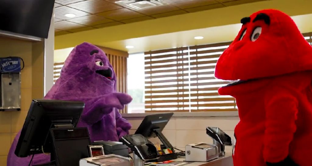 McDonald’s birthday star Grimace and Western Kentucky Hilltoppers’ mascot are now friends ftw.usatoday.com/2023/06/mcdona…