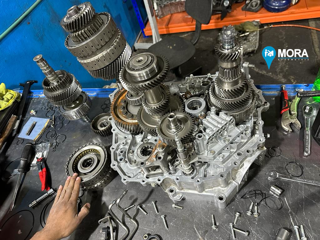 MoraAutomotriz's tweet photo. Te mostramos el trabajo que estamos realizando en este #Honda #Pilot, ya que su transmisión está fallando. ¡La vamos a dejar como nueva! https://t.co/OmxZNYnZJk https://t.co/4Ntd9oP4AH