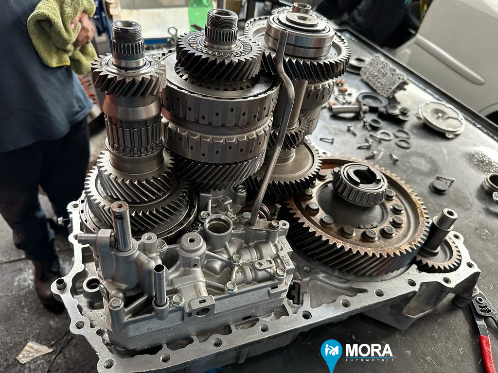 MoraAutomotriz's tweet photo. Te mostramos el trabajo que estamos realizando en este #Honda #Pilot, ya que su transmisión está fallando. ¡La vamos a dejar como nueva! https://t.co/OmxZNYnZJk https://t.co/4Ntd9oP4AH