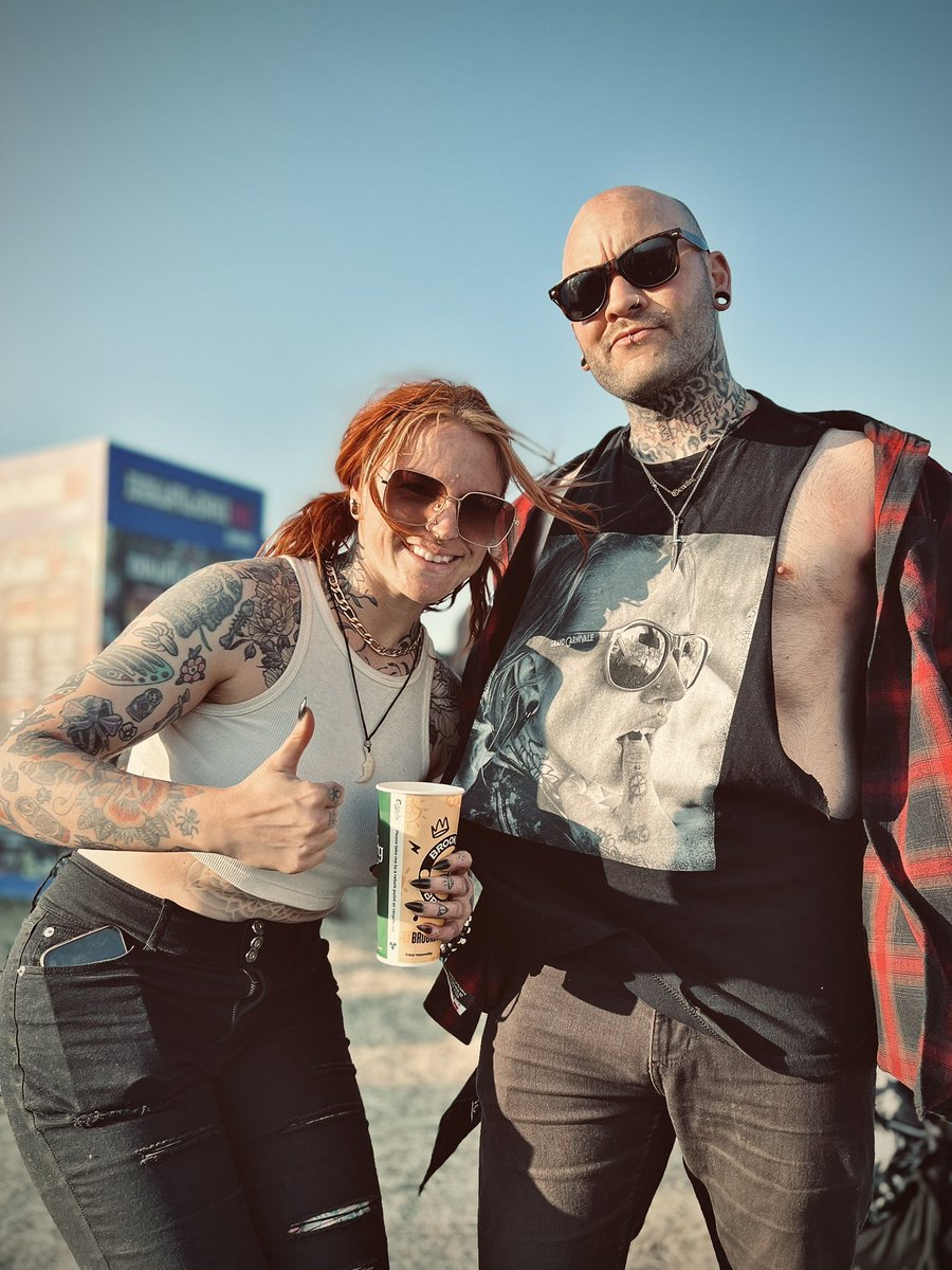 That time <a href="/LilTofu___/">🖤Alyssa🖤</a> went to Download and saw this creep wearing her face on his Tee…. Weirdo.