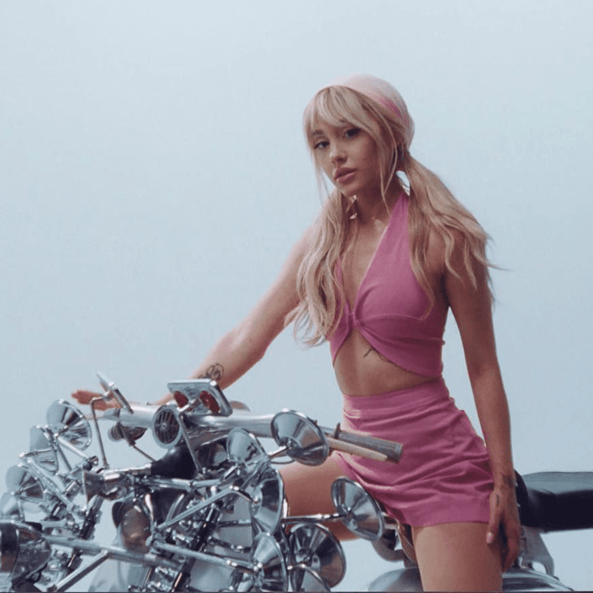 ArianaWorldHQ's tweet image. Motomami