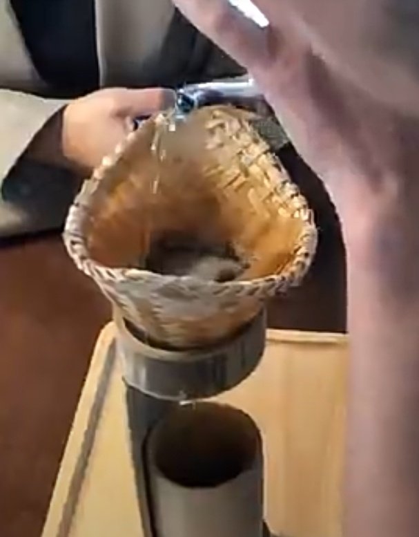 IwankusumaNdut's tweet photo. seneng aku ketok barista seng duwe visi pelestarian lingkungan #keren #salut #salamanget #vekokbergerak https://t.co/M69wwJfm65