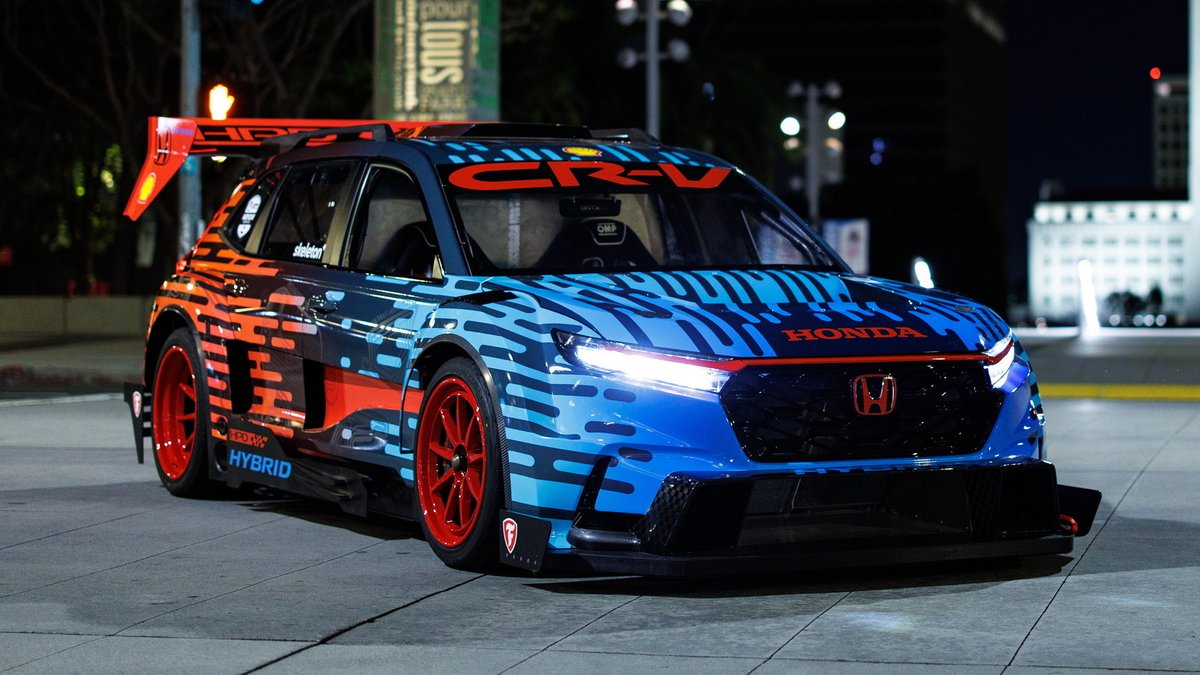 Flyin18T's tweet image. #news #EngineSwaps Using Real CR-V Body Panels In Honda’s 800HP IndyCar-Powered ‘Beast’ Was A Nightmare dlvr.it/SrNx1S