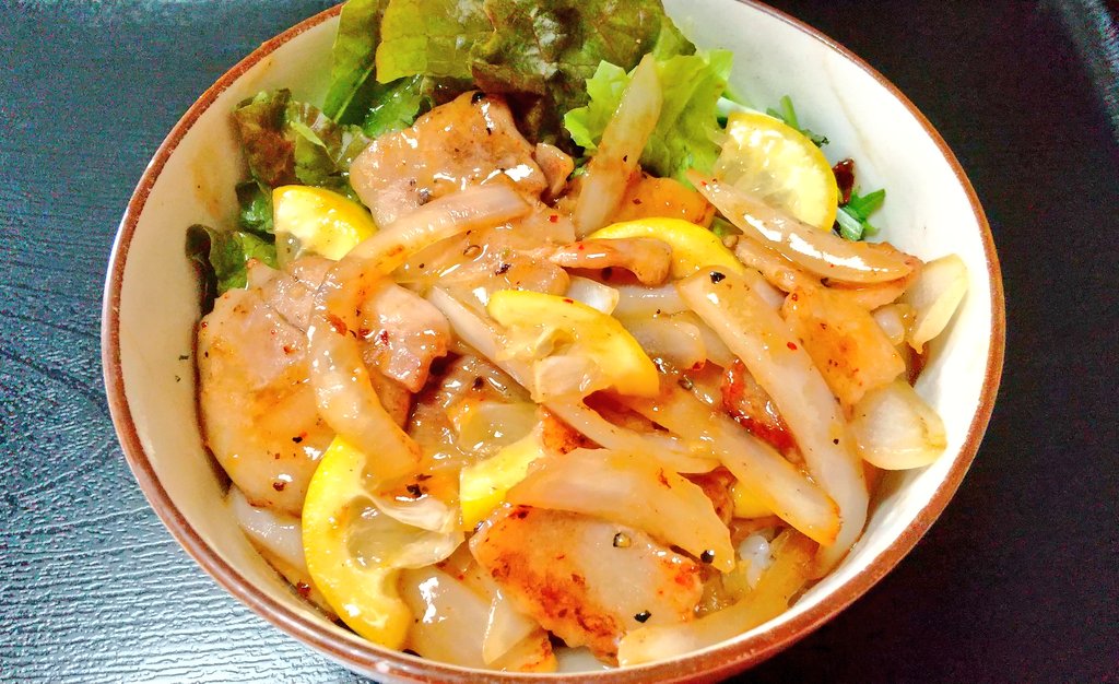 KIcchantei's tweet photo. お陰さまで、大好評の塩レモンとん丼。新たに塩ウメとん丼が出来ました😀

どちらも880円(税込)。ランチには、コーヒーか緑茶が付きます。

美容と健康にもおすすめですよ🎵 https://t.co/SRtTz9BrPO