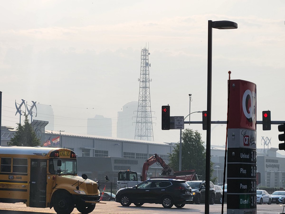 markcyclesstl's tweet photo. Just wondering at what point #stlouis declares war on #Candaa for all this smoke? https://t.co/UQB1CerFYn