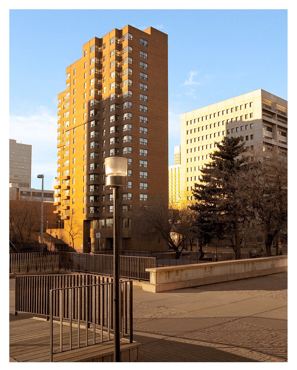 Sun on brick.

📷 Pentax 645N
🎞 Kodak Ektar 100

#yyc #filmphotography #streetscape #urbanenvironment #noticemag