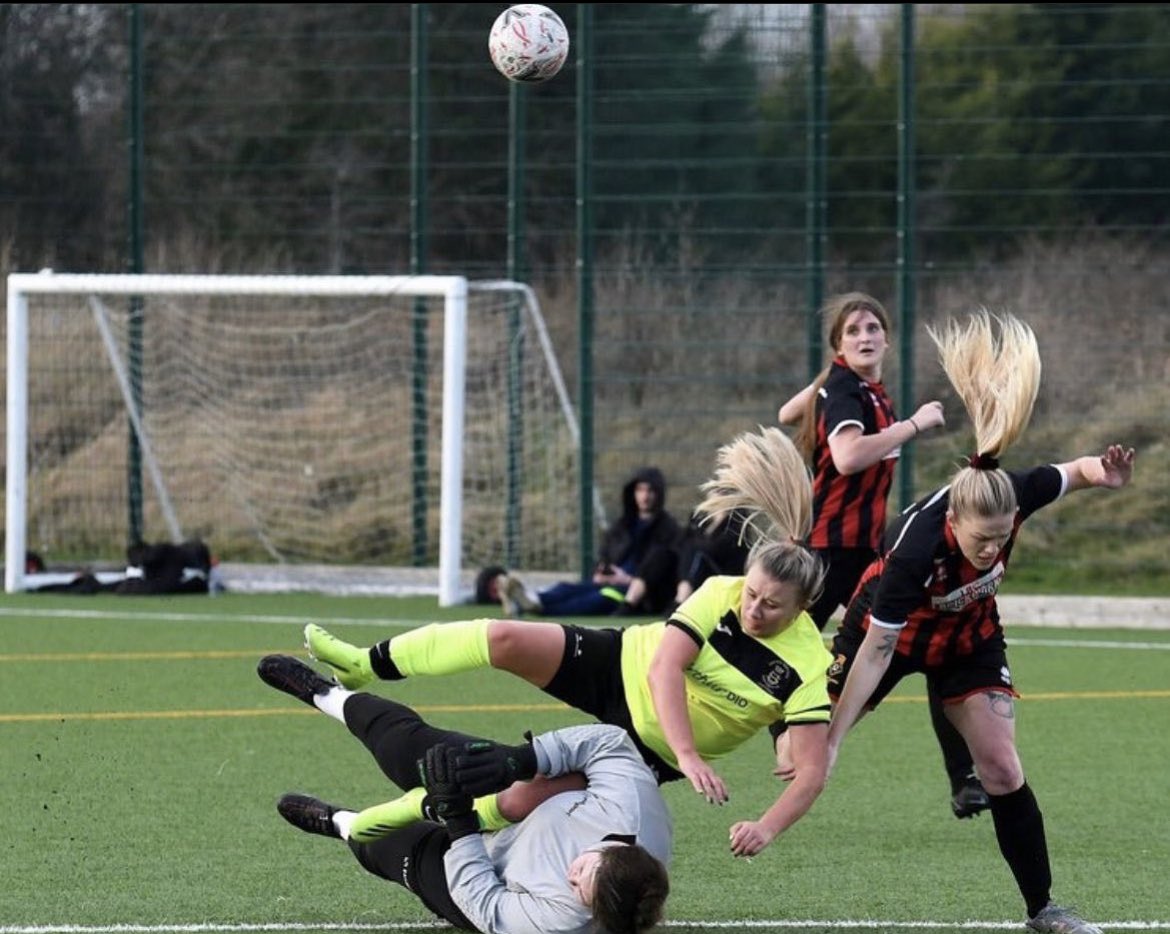 unsworth_anne's tweet photo. I can’t wait to laugh at training, wear that captains armband again, and be worse off on a 70:30 challenge!

Been injured is bad, but not knowing when you will be back is even worse 😢 

@unitedserviceswomensfc 

⚽️🔵🔴 https://t.co/EhSSYbSQgp
