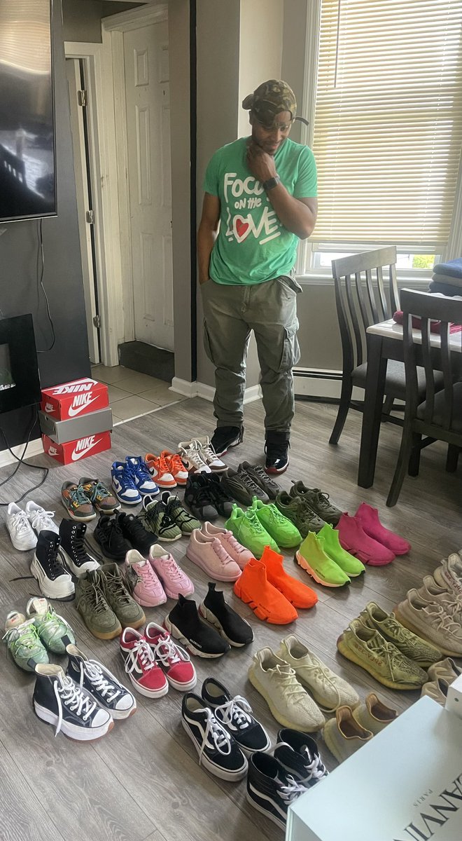 MRLAVALAND's tweet photo. Just picked up a few pairs from a customer. Turnaround times will be little longer for the next few weeks but we will get to U. To the Captain! #CptSaveAShoe #SneakerRestoration #SneakerHeads #Clean #Kicks #Summer #Nike #Jordan #Adidas #Yeezy #Balenciaga #McQueen #Vans #Converse https://t.co/NNgntybedB