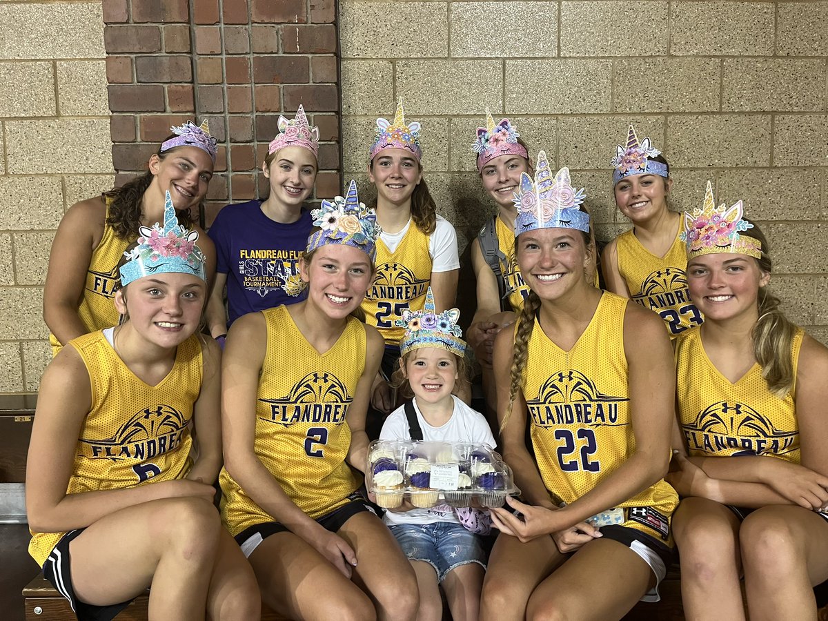 Cupcakes ✔️ 
Unicorn Crowns ✔️ 
2 Wins ✔️