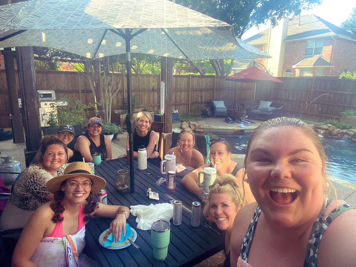Blessed with the absolute best!! Shoutout to some of my favorite  girls for celebrating me on my birthday 🎉 🎂 🥳  Feeling super loved today! #CHSSummerSelfieChallenge