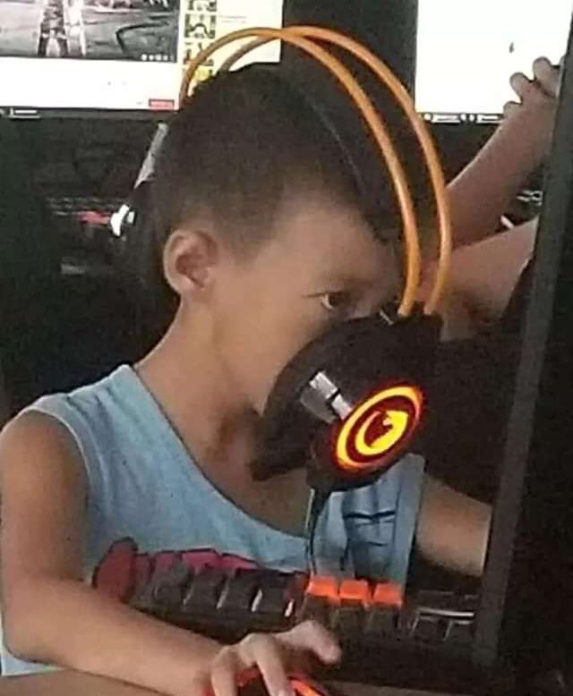ouvir os passos? kkkkkk prefiro sentir
o cheiro de medo dos meus adversários