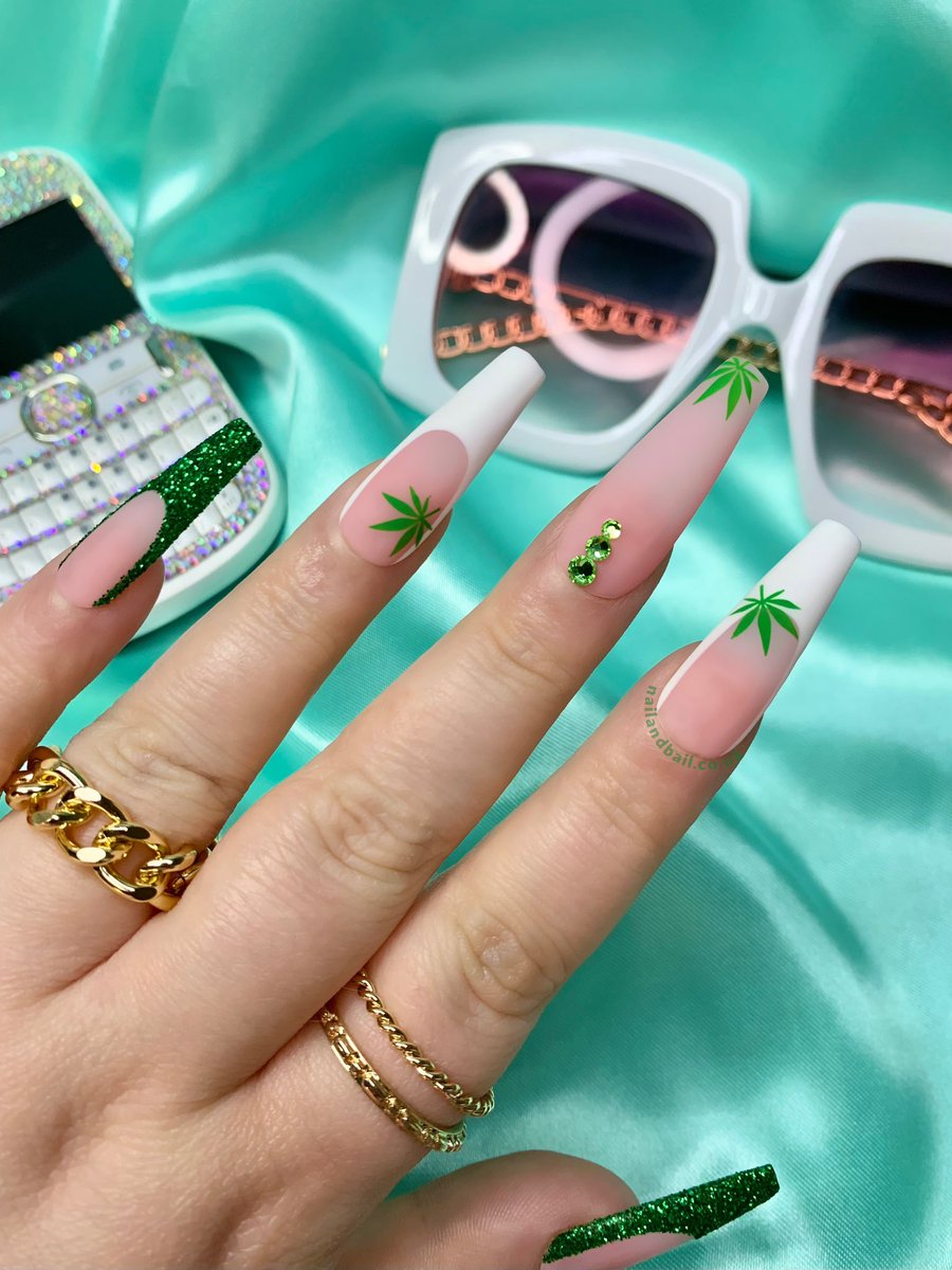 Press ons for my stoners 🍃💨💅 #pressons #pressonnails #nails #nailart #weednails #stoners #weedlife #420