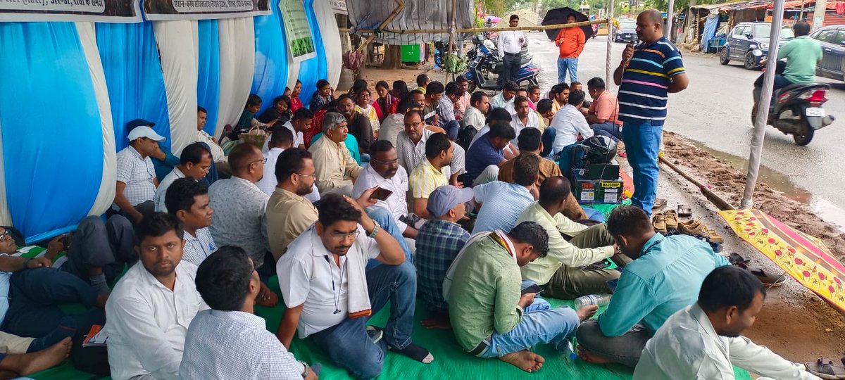 <a href="/adityajhas/">जनसेवक Aditya Nath Jha</a> <a href="/Badal_Patralekh/">BADAL</a> <a href="/HemantSorenJMM/">Hemant Soren</a> <a href="/JharkhandCMO/">Office of Chief Minister, Jharkhand</a> <a href="/jharotef/">NMOPS / JHAROTEF</a> <a href="/vlwjharkhand/">झारखण्ड राज्य जनसेवक संघ</a> जनसेवक,
जिन्होंने 11 साल तक न सिर्फ़ कृषि विभाग बल्कि सरकार के प्रखंड और जिला के अन्य सभी कार्य सहित पर्यवेक्षकों का प्रभार अपने कंधों में उठा कर सरकार के करोड़ों रूपये बचाए। आज उन्ही जनसेवकों के स्तित्व को मिटाने का प्रयास हो रहा है, और मुख्यमंत्री <a href="/HemantSorenJMM/">Hemant Soren</a> सब जानकर मौन ?