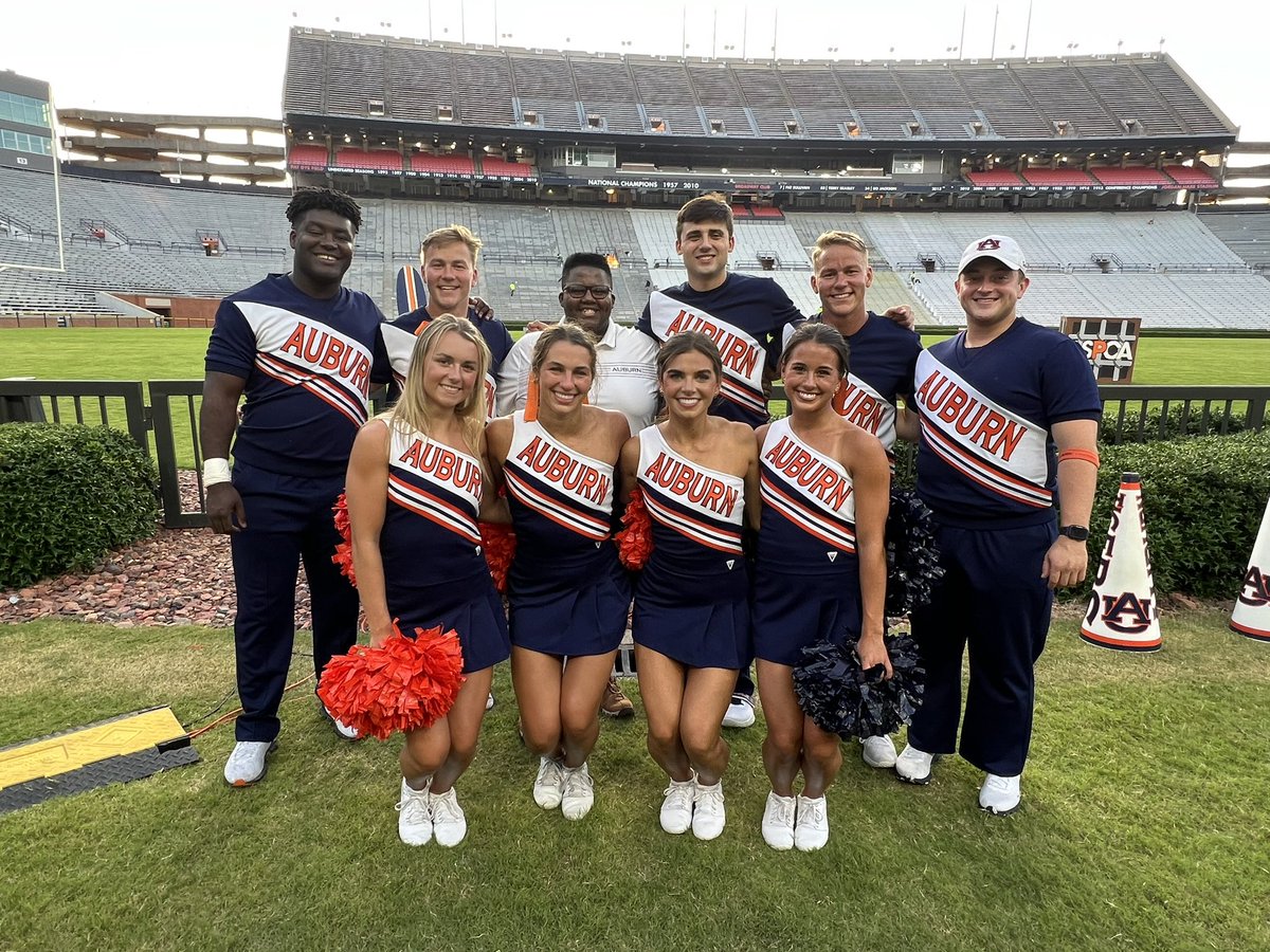 MichaelFloyd_AU's tweet photo. What an exciting time to be a part of Camp War Eagle session 7&amp;8,  to welcome an amazing freshman class to @AuburnU.

They are going to fit perfectly in the @AUJungle!

#WarEagle https://t.co/RJDDbTirne