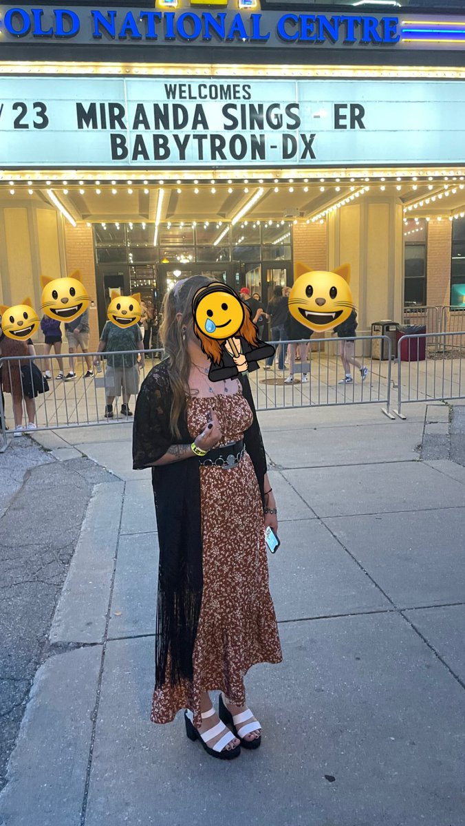 amethystmoon29's tweet photo. So happy I took these at Colleen Ballinger’s show last weekend knowing full well she would handle this poorly 🤡 https://t.co/XvlVz1jerG