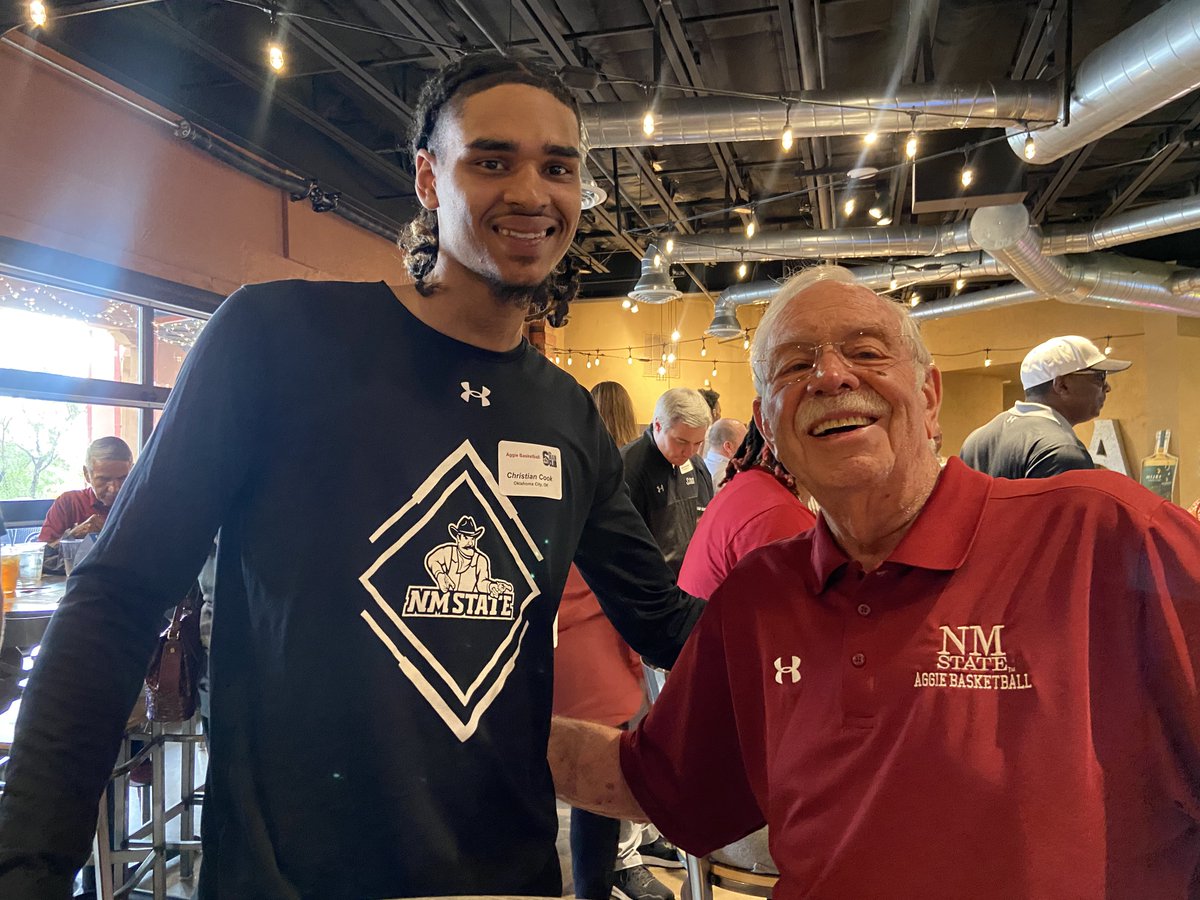 NMStateMBB's tweet photo. A 𝓱𝓾𝓰𝓮 thank you to the 6th Man Club for hosting tonight’s ‘Meet The Team’ event at the Amador
𝗕𝗶𝗴 excitement for @CoachJHoot, the new team & staff and the upcoming season 🏀
#AggieUp https://t.co/ZCPzTi2y90