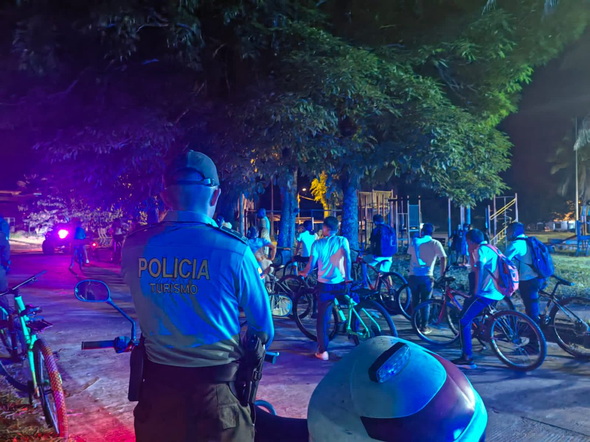 PoliciaGuainia's tweet image. 📍Desde el municipio de #Inirida, Realizamos el circuito turístico en bicicleta por un #TurismoResponsable en compañia de #PRECI y @GuainiaSena, visitando los monumentos representativos a la cultura Indigena de la Región. 👮🏻‍♂️🗽🚴🏻💨
@region7policia
@Proteccionponal
#DiosYPatria