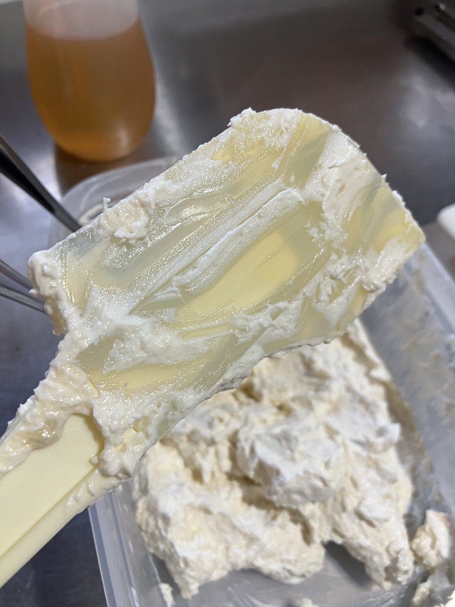 おはようございます🌞
#soupcurry凪
6/29（木）も元気もりもり営業💪✨

ご好評頂いております
山わさびクリームチーズ
擦りに擦って
練りに練っております

Ｑ.ゴムベラから取りきれなかったクリームチーズのことを俗に何と言う？

Ａ.料理人の特権（めちゃうま）
#札幌Twitter会
#スープカレー