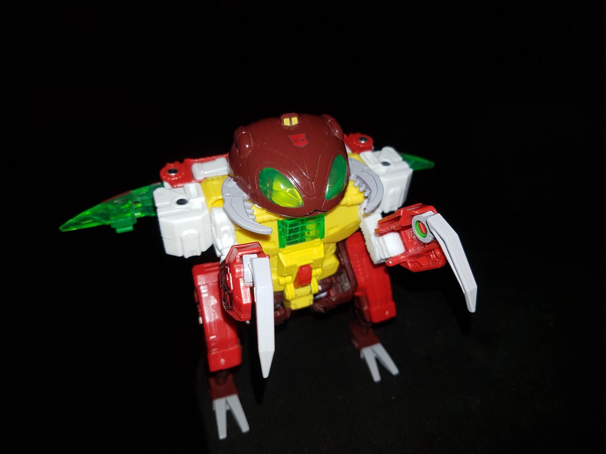 TheLocalBard's tweet photo. Repugnus is a weird gopher-faced bug monster with a smaller dude riding along in his torso.

#Transformers #Autobots #Monsterbots #Repugnus #ToyPhotography https://t.co/G2Jy3ZAQBo