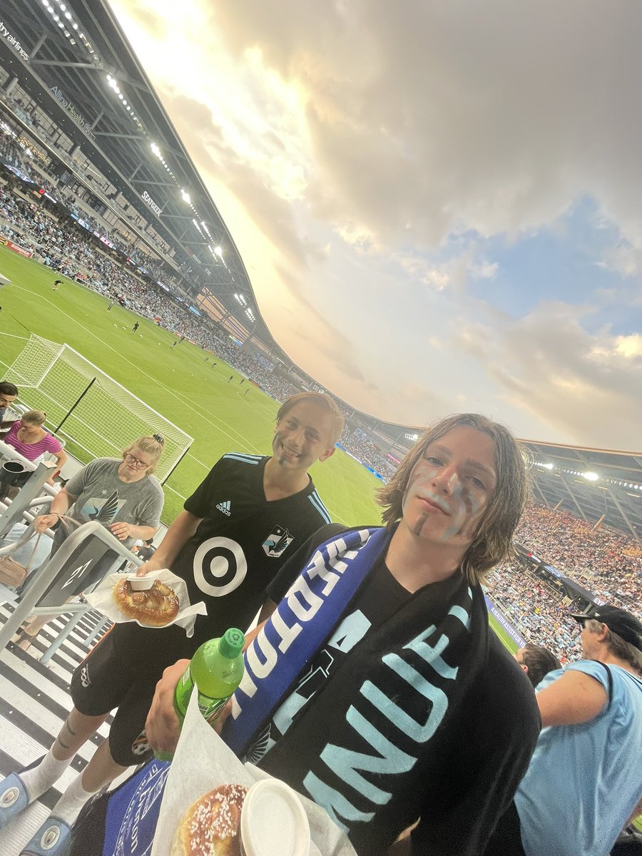 smartinson's tweet photo. @MNUFC chillin’ in the rain. https://t.co/569PET0zXh
