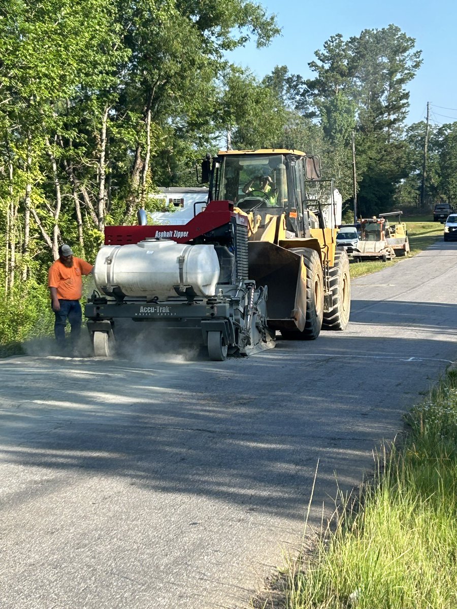 wrbspearpoint's tweet photo. Hard to believe we started down the reclamation road nearly two decades ago. Cool time on an @ElmoreComm @RebuildAL site today with @asphaltzipper and our great public works staff. @mcginty_10 did a great job talking our program @AlabamaCounties @NACoTweets @EngineersNACE #700mi+ https://t.co/1md7fq4zx6