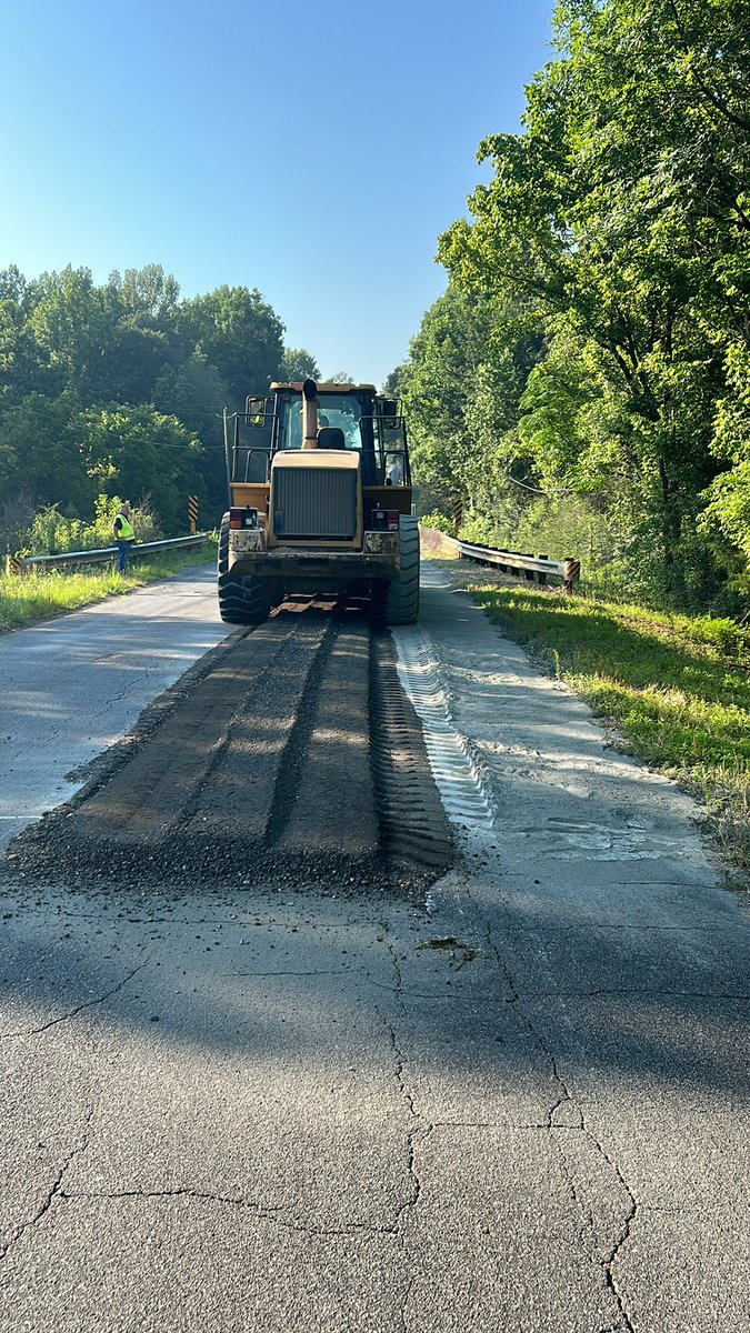 wrbspearpoint's tweet photo. Hard to believe we started down the reclamation road nearly two decades ago. Cool time on an @ElmoreComm @RebuildAL site today with @asphaltzipper and our great public works staff. @mcginty_10 did a great job talking our program @AlabamaCounties @NACoTweets @EngineersNACE #700mi+ https://t.co/1md7fq4zx6