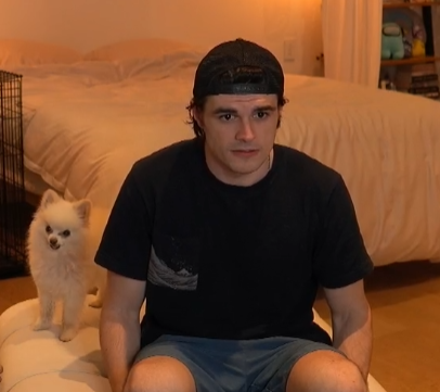 "hes behind me isnt he" 😭😭