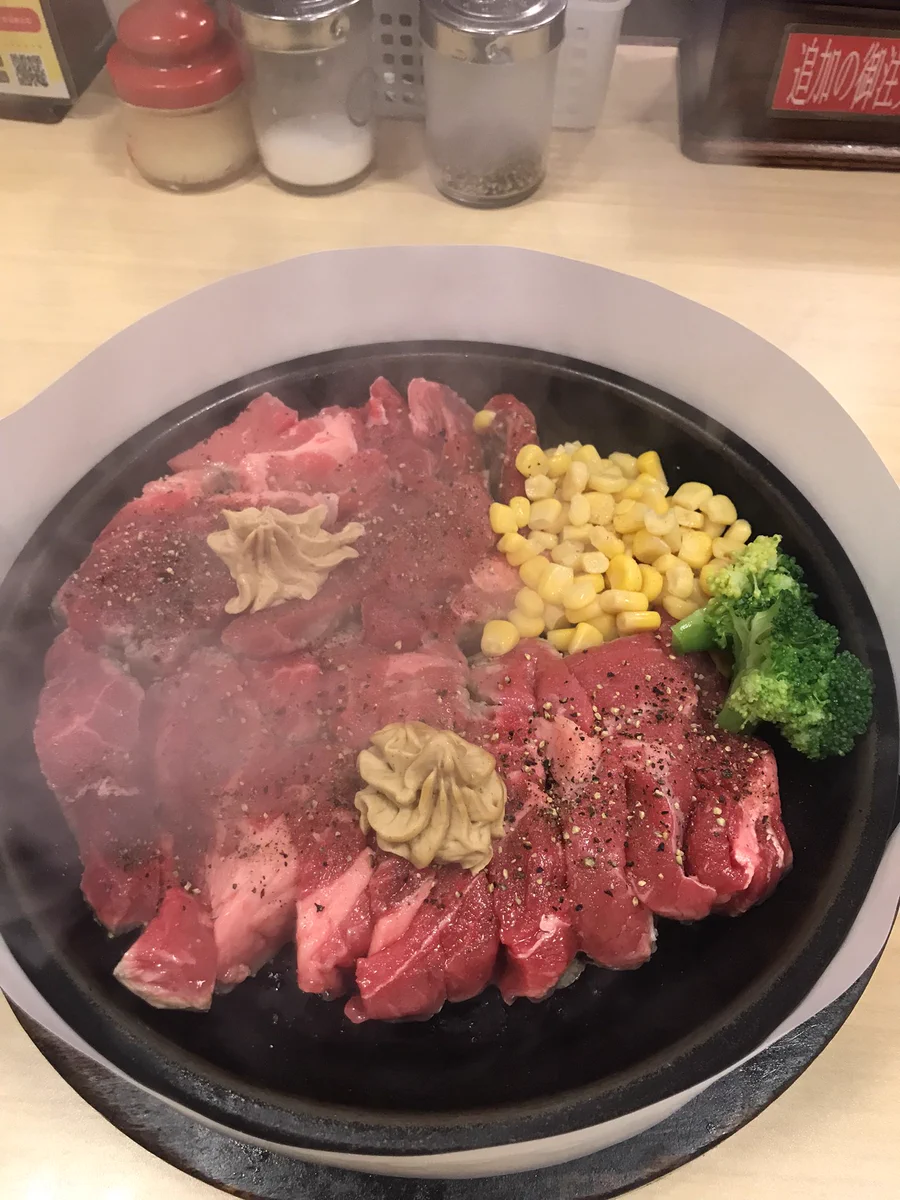 もはや『レア』ではなく『生』！？ペッパーランチで提供されたステーキに驚愕