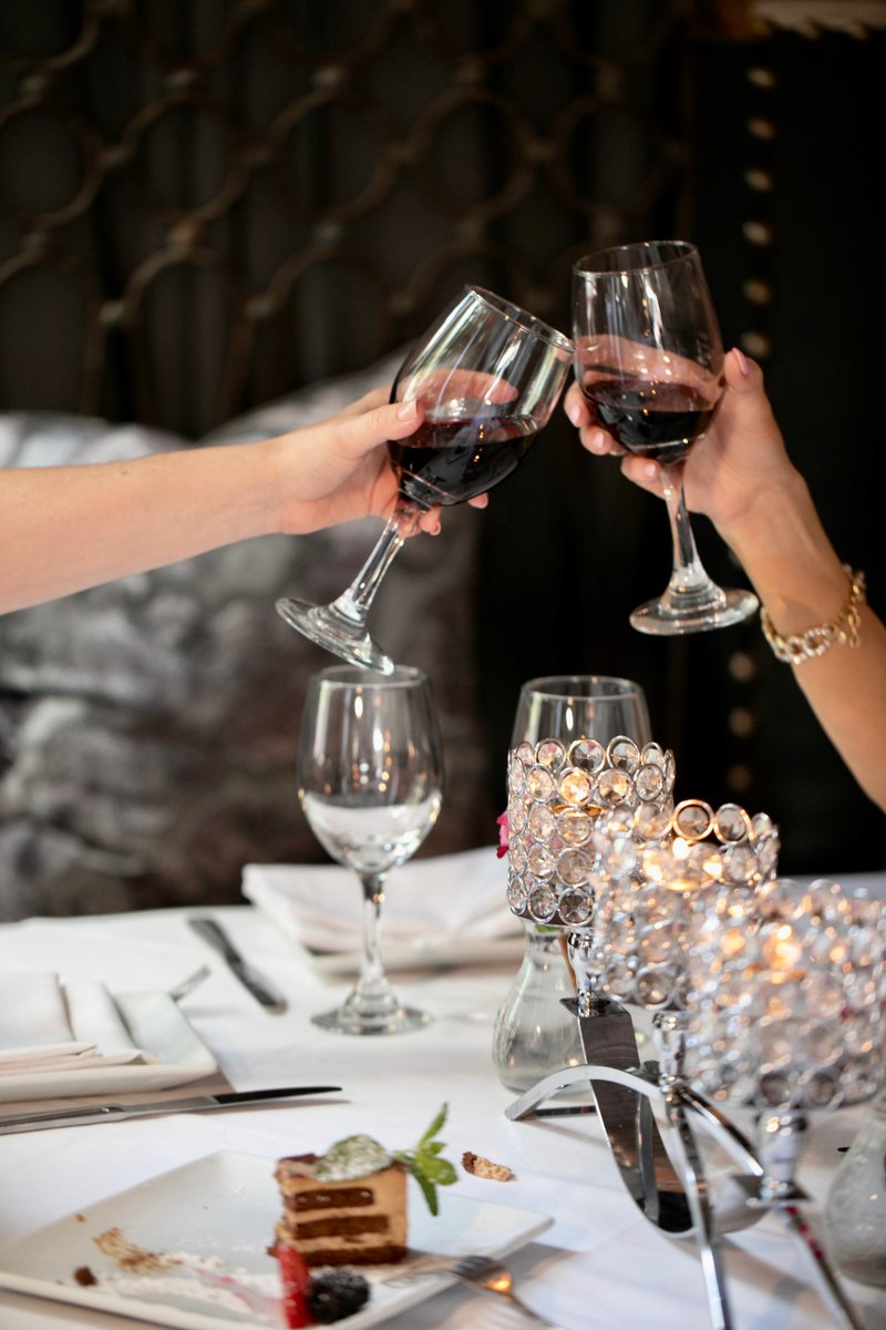 Put up your glasses because it’s #WineWednesday! 🍷