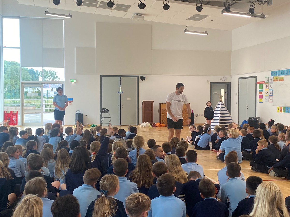 ysgolygarnedd's tweet photo. Bore llawn hwyl yn dysgu am yr Eisteddfod Genedlaethol. Diolch Tudur Phillips @Twudur. https://t.co/U63411yHHu