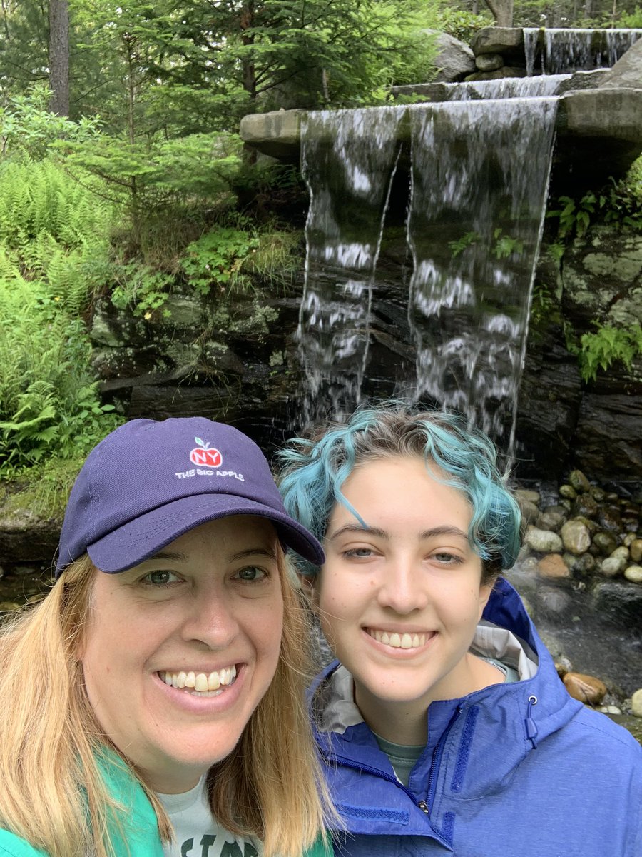 SollarsAmalia's tweet image. Aspen and I made it to Maine! #vacationland