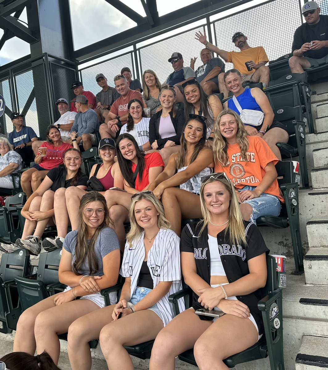 You won’t find a more awesome travel softball 🥎 family anywhere…that I can promise you. #boltskap #bestsoftballfamily #boltsboom