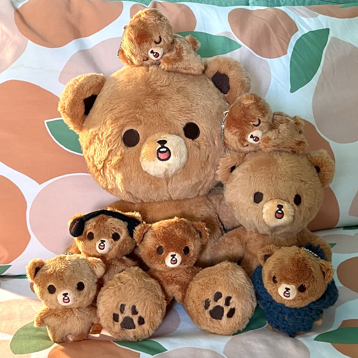 encitymoonsales's tweet photo. thank you so much for this go!!! 🧸gomdo family is now complete :D @markgeoleeee #markgeoleeeefb https://t.co/ZH80aj62tn