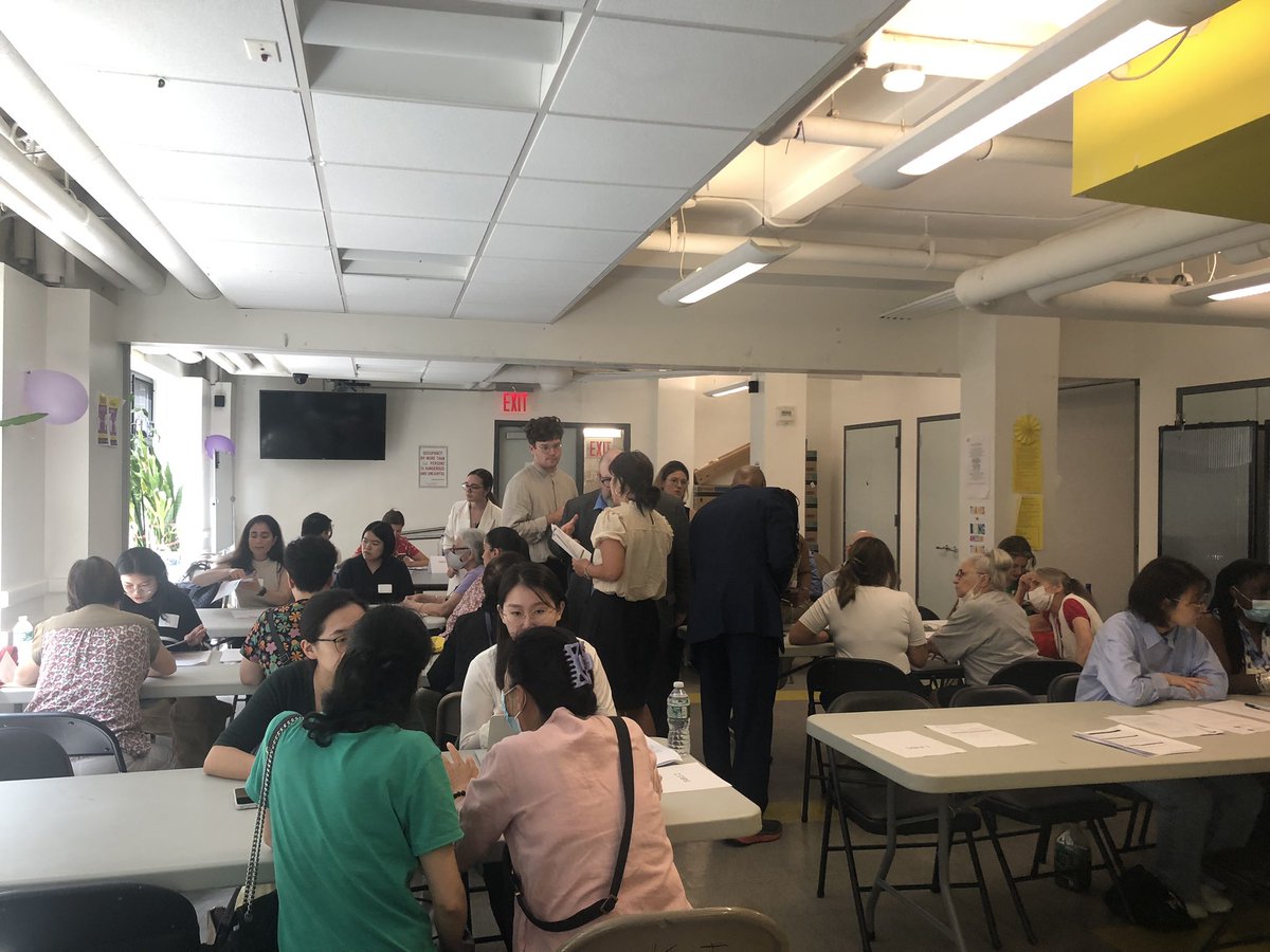 Incredible turnout today at our Knickerbocker Village SCRIE & DRIE sign up event! Thank you so much to @HamiltonMadison, @VOLSProBono, @NYCFinance, and @NYCHousing for helping make this happen and helping so many residents sign up to freeze their rent.