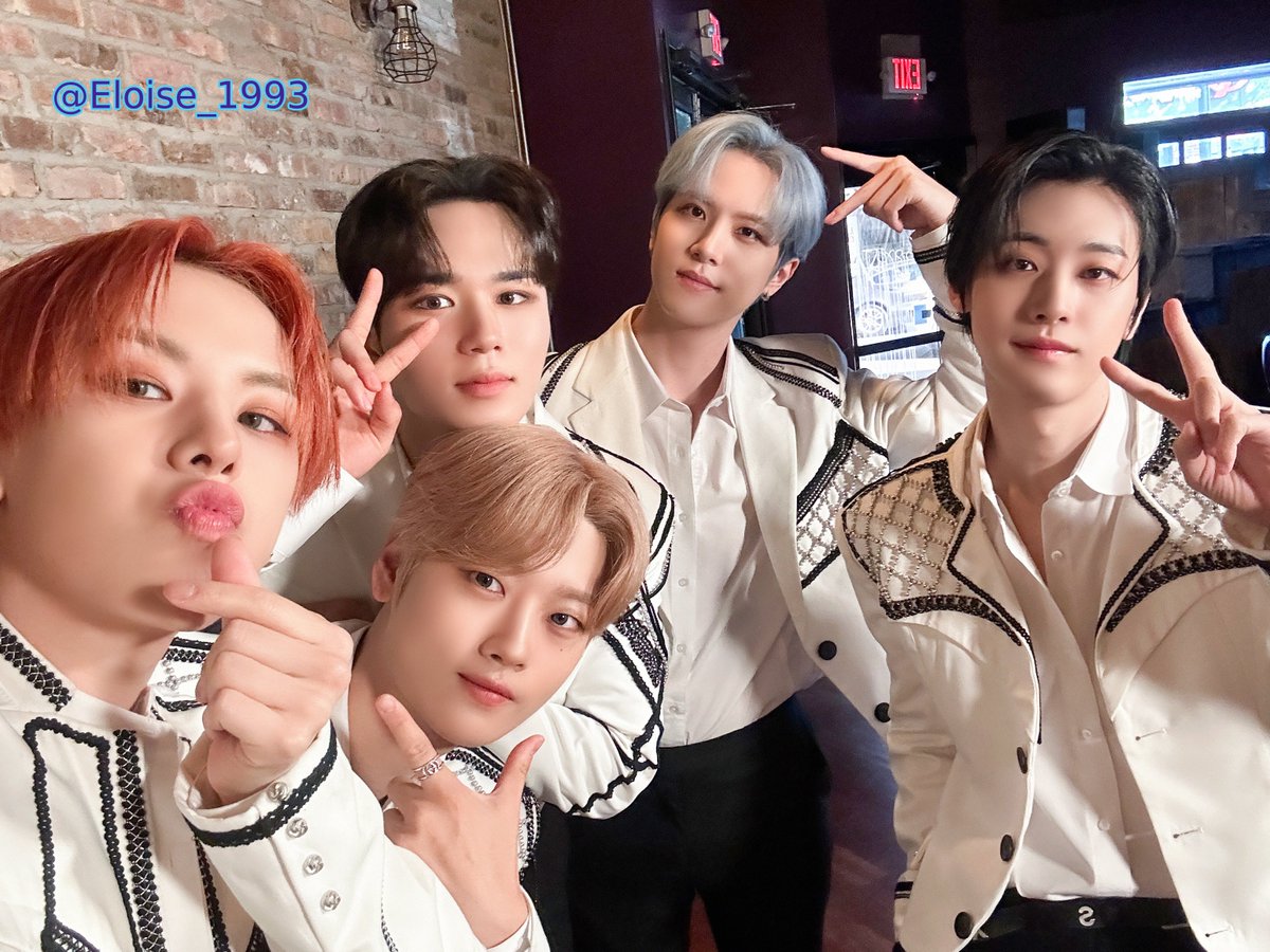 Eloise_1993's tweet photo. I thought I should share this here. ๐ฅฐ๐ซถ
#์์์ด #WEi #With_WEi #WEi_2ND_WORLD_TOUR #PASSION #WEi_in_Chicago @WEi__Official @WEi__Member https://t.co/h1QTjjrmup