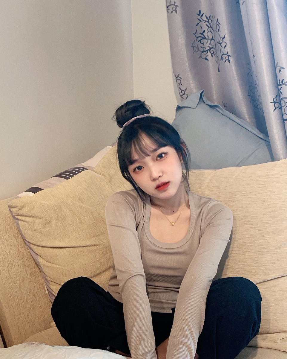 Sinyin0109's tweet photo. 丸子头❤️口交必用
#射频 #射屏 #射精 #意淫 #淫想 #骚 #骚货 #母狗 #母猪 #公厕 #接精脸 #精盆 #肉便器 #马来西亚骚货 #骚母狗 #痒了 #口交 https://t.co/0dMEfPbbEp
