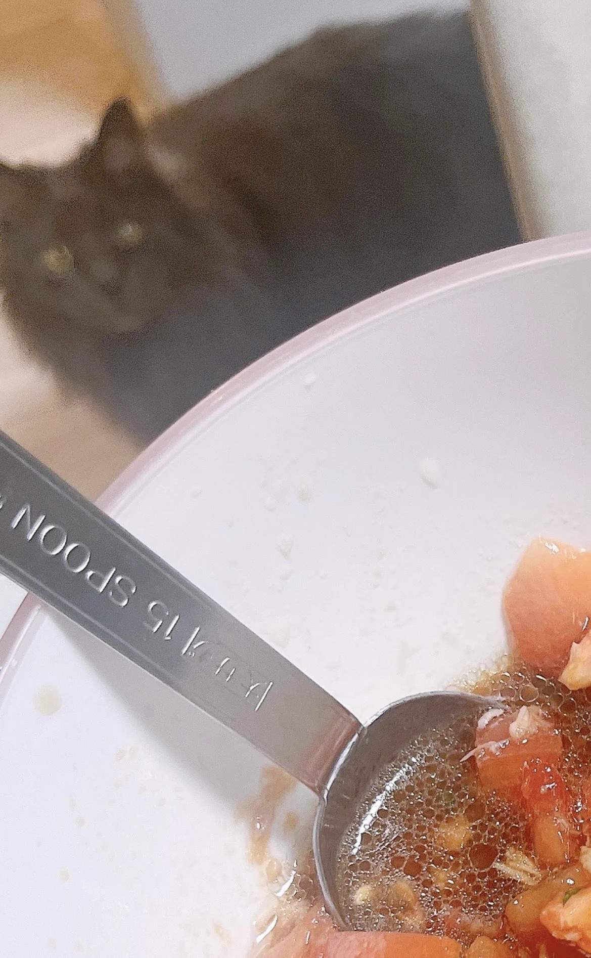 ツナ缶でなにか作ると必ず狙ってくる🤣🐈‍⬛笑 