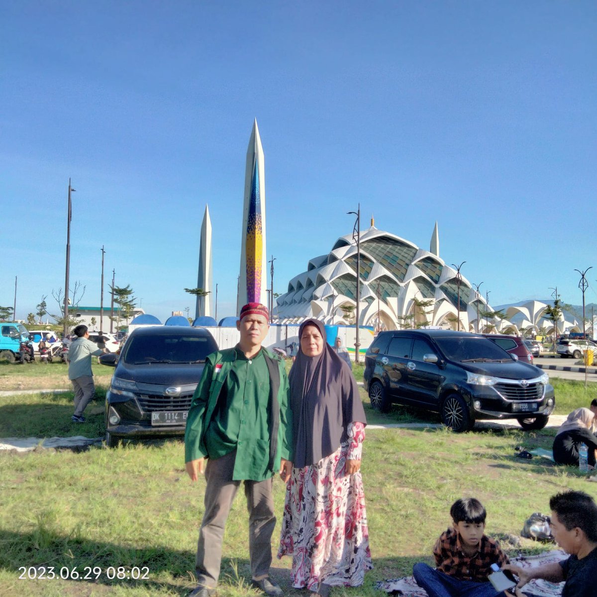 yousee1000_'s tweet photo. Solat eid sambil pacaran di bandung uhuyyy🤌🤌🤌 https://t.co/MCqXUzHLYx