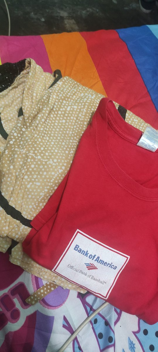 deen_saputra's tweet photo. sudah mau setahun, bongkar lemari mak'e, cium wangi baju nya... rindu sekali... https://t.co/eieaEXk8tp