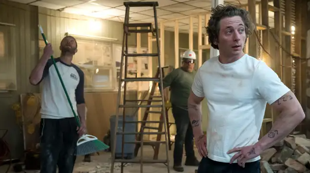 hutchinson's tweet photo. The Bear is one of those shows that if you tried to explain to someone what it's about, it would seem boring and pointless.

But it's not boring and pointless. It manages to turn what should theoretically be a mundane story into something that really grabs you. I really love it. https://t.co/dPUGh9kUcH